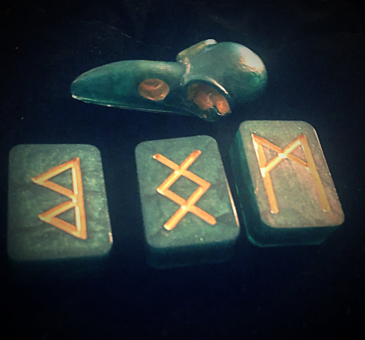 Elder Futhark Rune Set : Elven Forest Green With Crow Charm Pouch